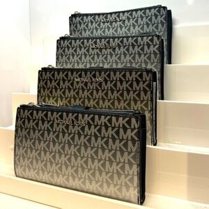 Michael Kors Jet Set Large Ombré Signature Logo Wristlet Navy Blue Multi
